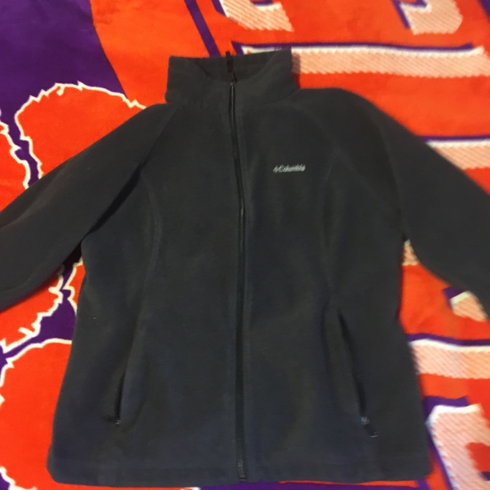 Women’s zip up Columbia jacket
